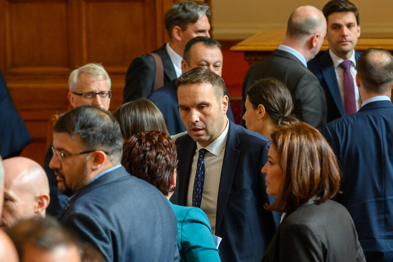  Предозиране: Изкусителен нагон към автентичност и метафоричност се пробуди у депутатите 