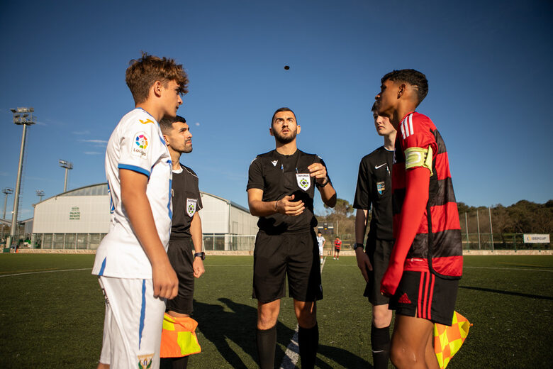  Бонев управлява мачове на огромния интернационален шампионат 