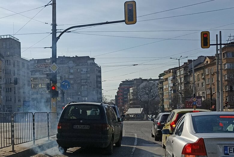  Ако нещо в законодателството и контрола в България не се промени и след 2035 година сходни коли ще имат място на пътя. 