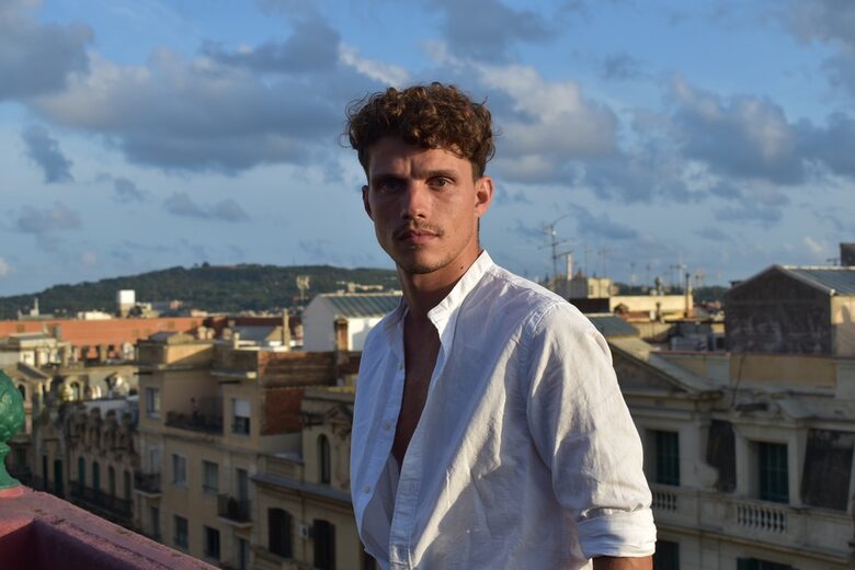  За ролята си на Агатон във 