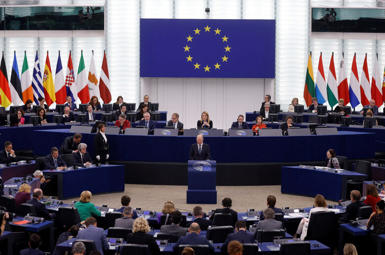 Германският канцлер говори пред Европейския парламент в Страсбург в Деня на Европа Германският канцлер говори пред Европейския парламент в Страсбург в Деня на Европа