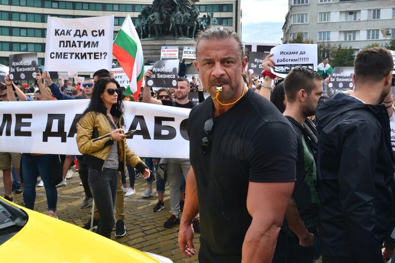  Председателят на Българската асоциация на заведенията Ричард Алибегов разяснява, че акцията е била за една цигара марихуана. Снимката е архивна. 