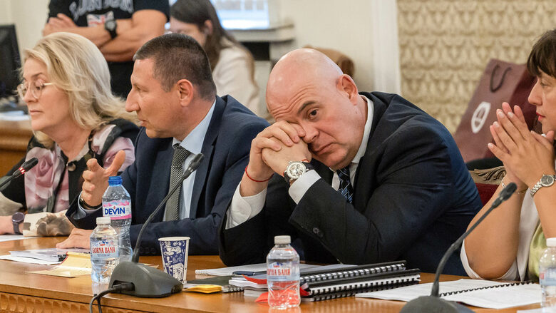 Атентатът срещу Гешев отнася и началника му