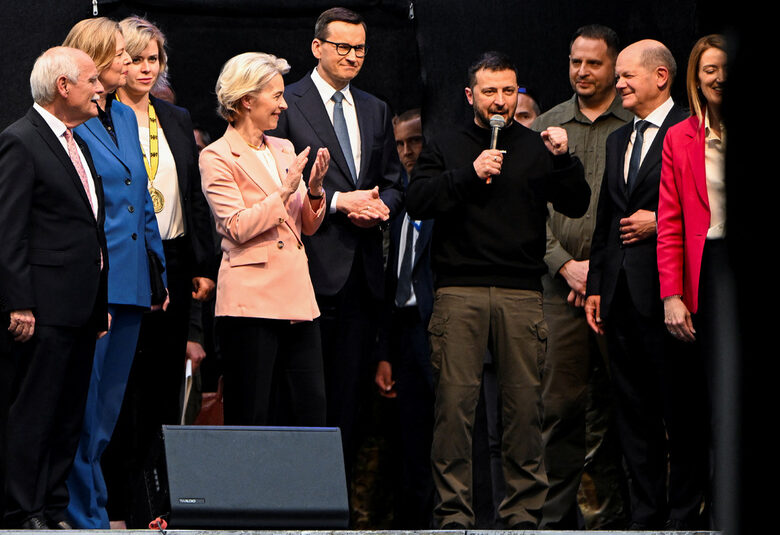  Зеленски в Берлин: Можем да създадем провалянето на Русия необратимо 