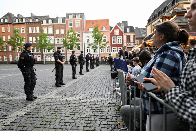  Зеленски в Берлин: Можем да създадем провалянето на Русия необратимо 