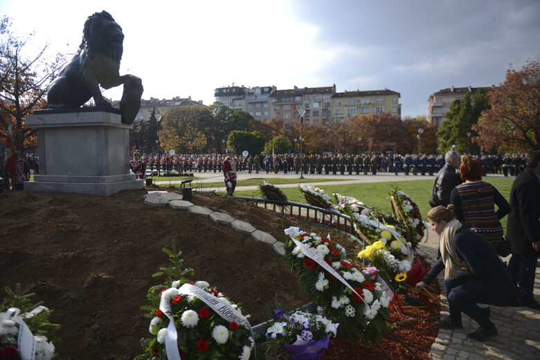  Бронзовият лъв бе подложен в парка на НДК с тържествена гала през 2017 година 