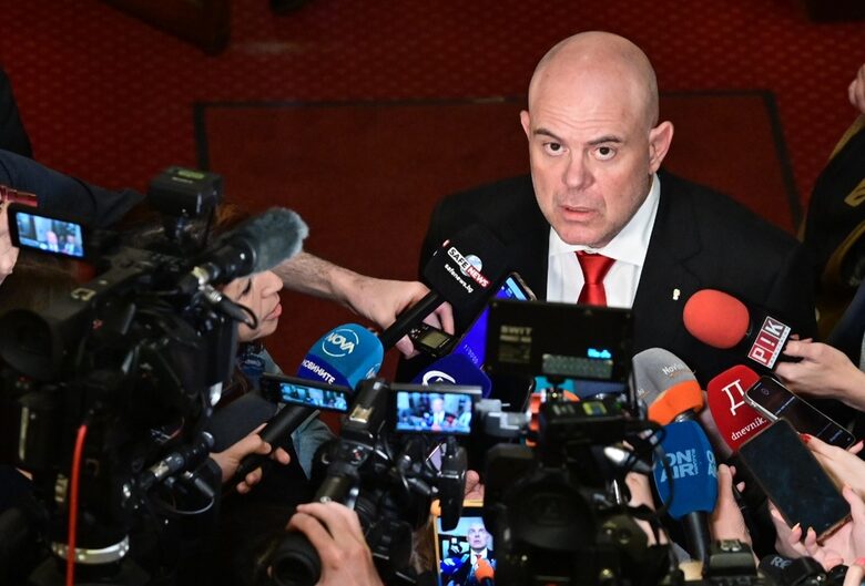  Иван Гешев в Народното събрание: Българските жители ще видят всичко, което е належащо 