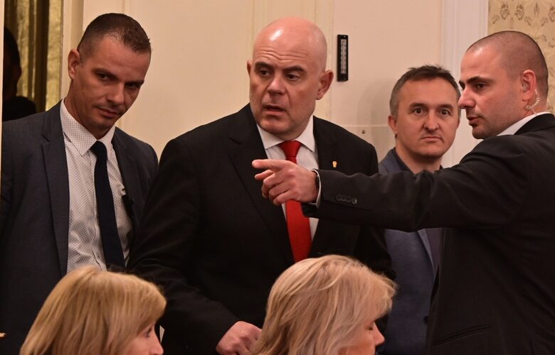  Главният прокурор Иван Гешев участва при започване на полемиката. 