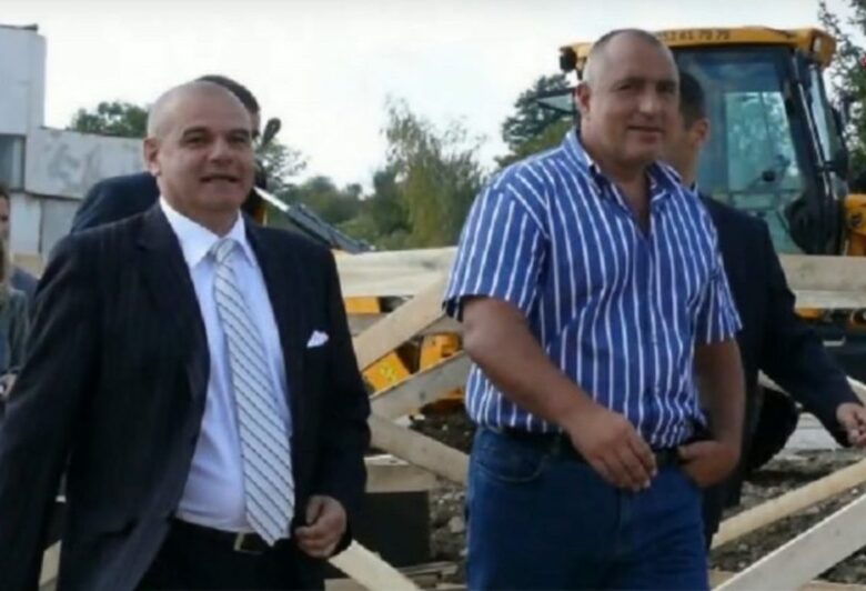  Лидерът на ГЕПРБ Бойко Борисов и Бейзат Яхя по време на посещаване на някогашния министър председател в Лудогорието 