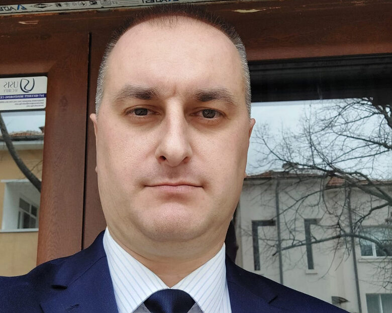 Деян Стратев