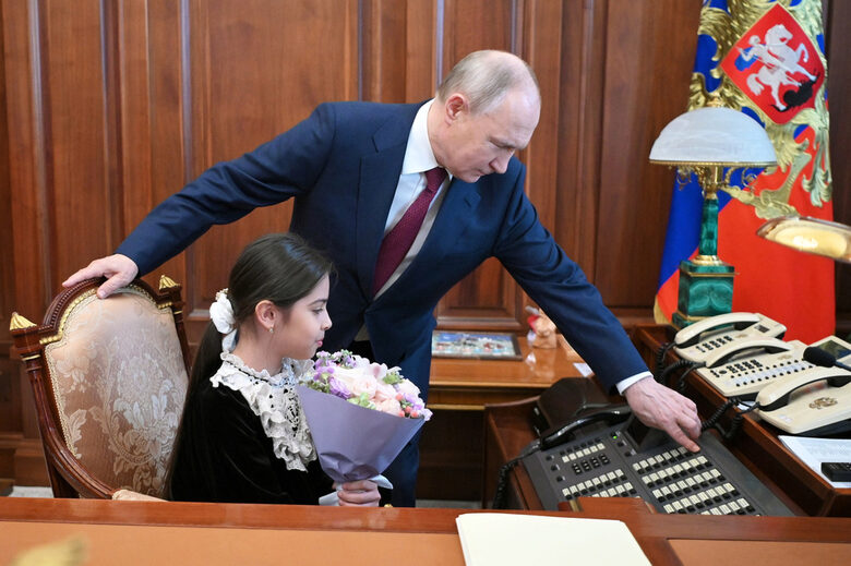 Путин и осемгодишно момиче заедно молиха министър за пари