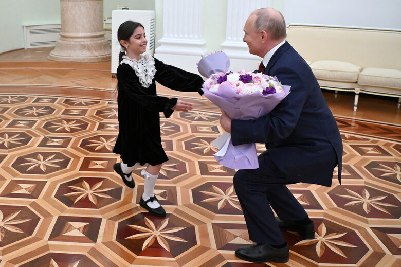 Путин и осемгодишно момиче заедно молиха министър за пари