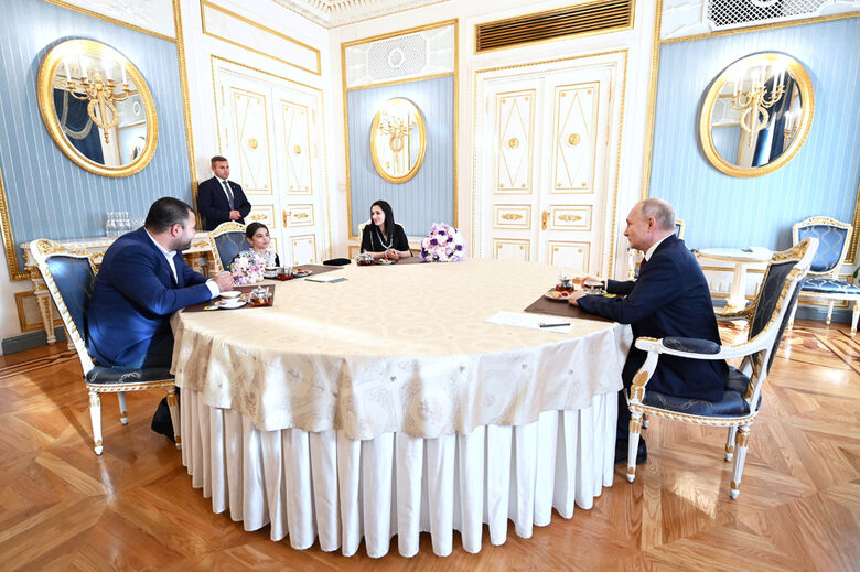 Путин и осемгодишно момиче заедно молиха министър за пари