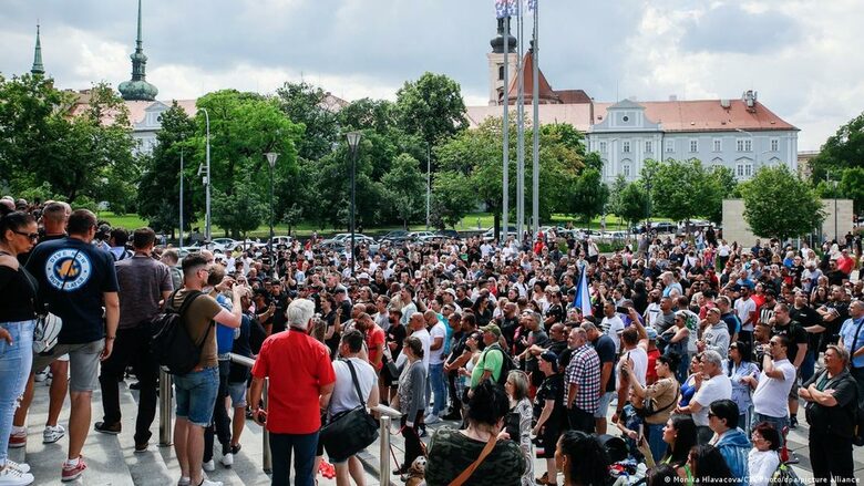  Демонстрация в Бърно след убийството на млад ром, наръган с нож от украински емигрант. 