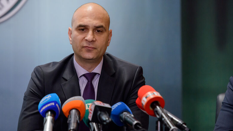  Димитър Франтишек Петров бе изпълняващ функционалността началник на Специализираната прокуратура, откакто титулярят по това време Иван Гешев бе назначен за заместител на Сотир Цацаров 