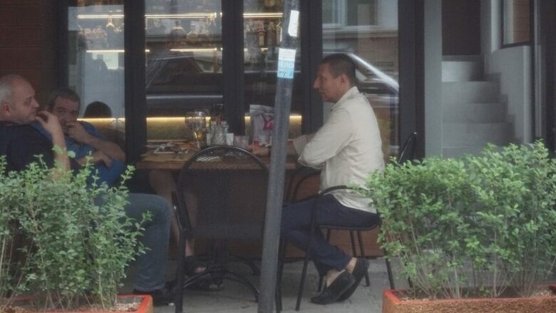  На 28 май анонимно бяха оповестени фотоси на Борислав Сарафов в едноименния ресторант на среща с някогашния следовател Петьо Петров-Еврото. Самият Сарафов я датира от преди към три години и съобщи, че е направена от частно външно наблюдаване на основния прокурор, тогава Иван Гешев 