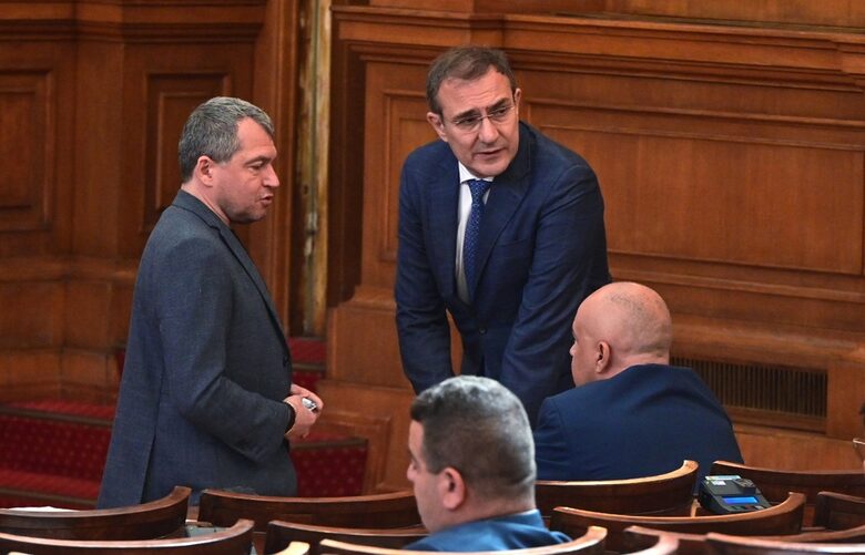 Три часа продължиха пререканията между депутатите в опит да бъде бламирана работата на парламента Три часа продължиха пререканията между депутатите в опит да бъде бламирана работата на парламента