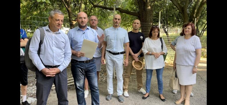  Работната група на СОС, образувана от Георги Георгиев (вторият отляво), Петко Горанов, Борис Милчев, Борислав Игнатов, Симеон Колев, Екатерина Йорданова и Милка Христова. 