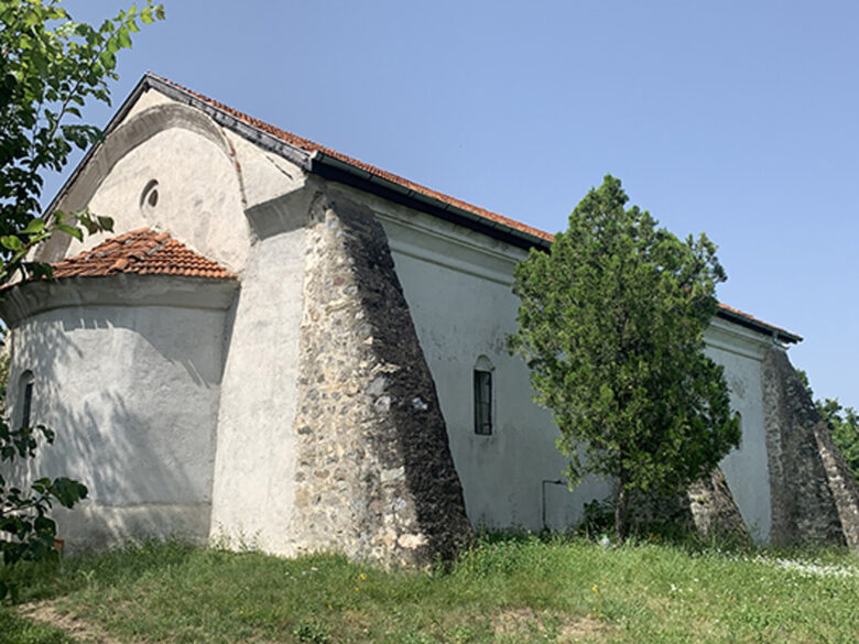 Черквата "Св. Троица" в с. Фролош (1867 г.)