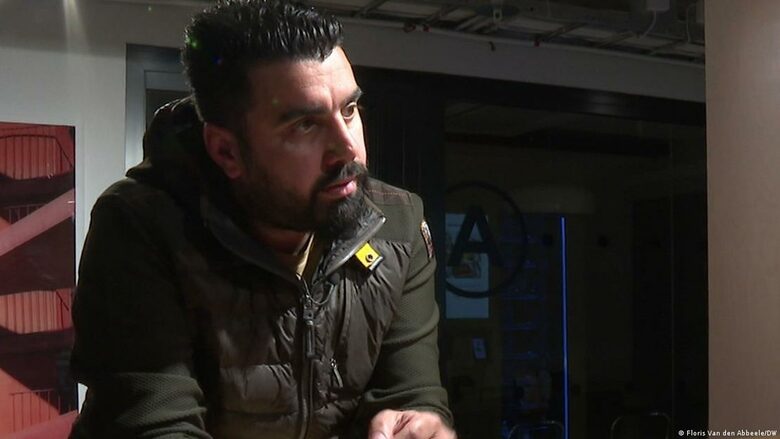 Политическият активист Хусам ел Гомати настоява Швеция да забрани изгарянето на религиозни книги.