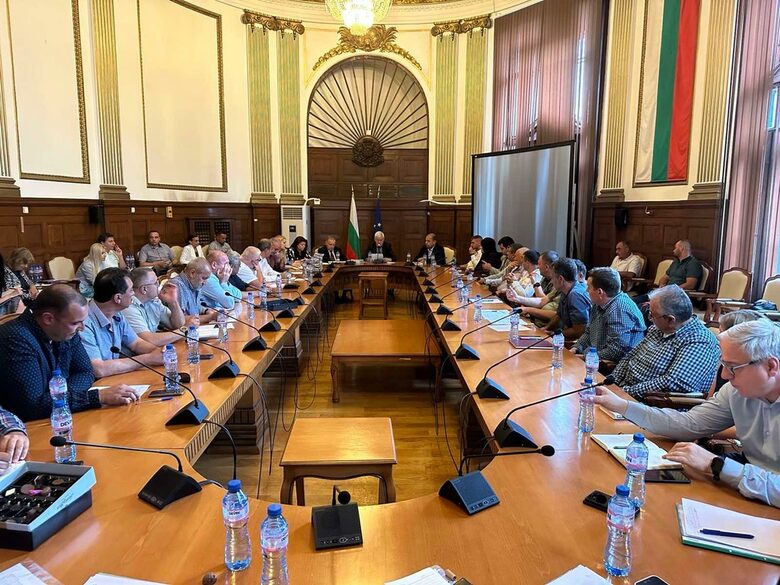 В днешното заседание на съвета взеха участие представители на 31 браншови организации и институции.