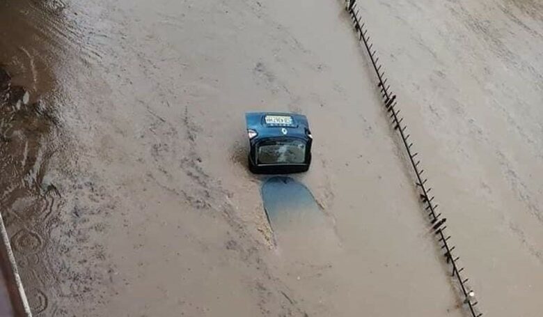 Бедствено положение в Царево заради проливен дъжд, затворен е основен път на юг
