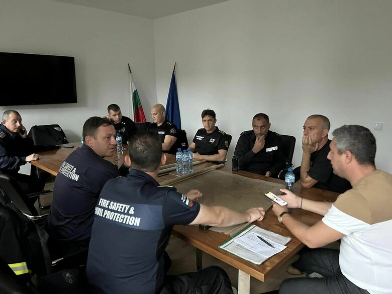Бедствено положение в Царево заради проливен дъжд, затворен е основен път на юг