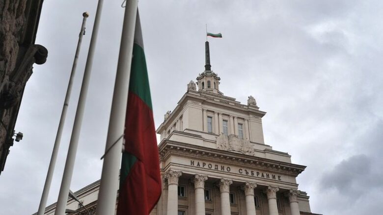 Днес е ден на национален траур заради жертвите на наводненията по Черноморието