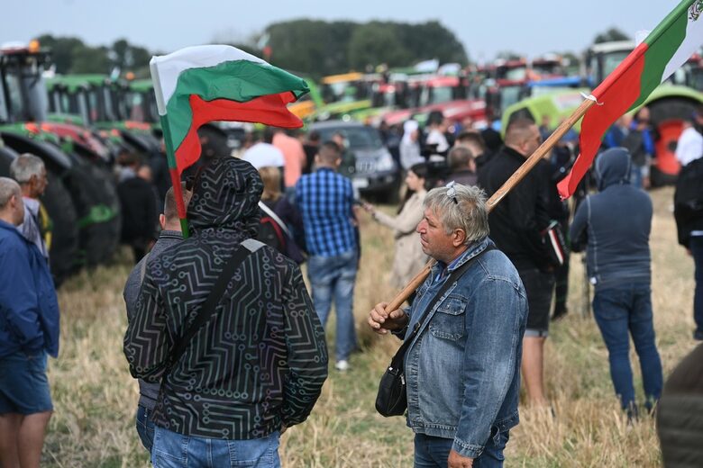 Зърнопроизводителите блокираха две пътни артерии