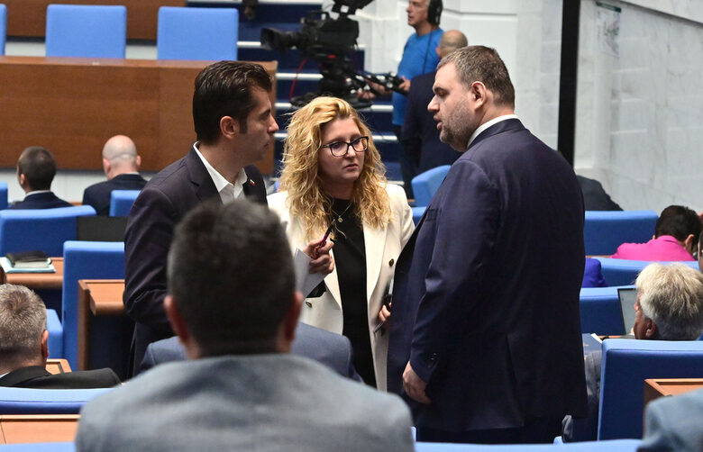 Пеевски и Борисов поздравиха правителството за разбирателството с протестиращите