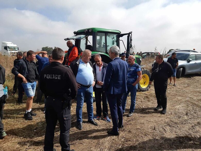 Костадинов е спрян от земеделския производител Васил Петров от с. Гецово.