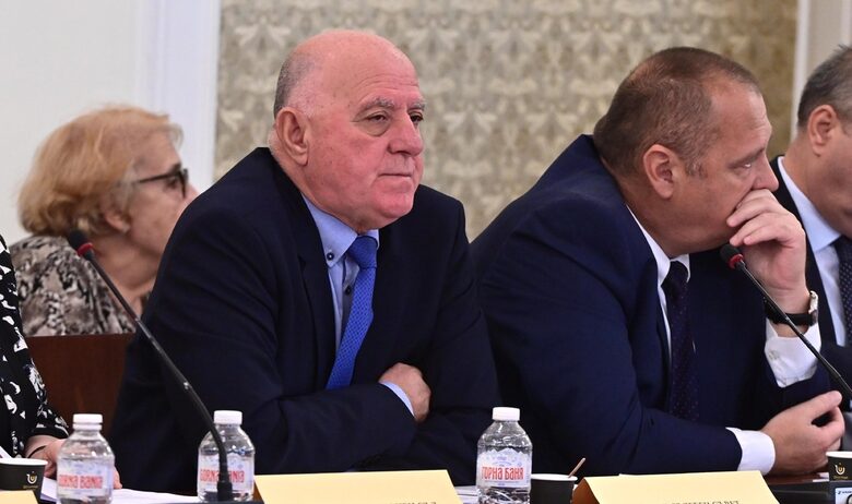 Представляващият ВСС Боян Магдалинчев категорично отхвърли предложенията да се въведе възможност "тримата големи" да бъдат избирани за втори мандат.
