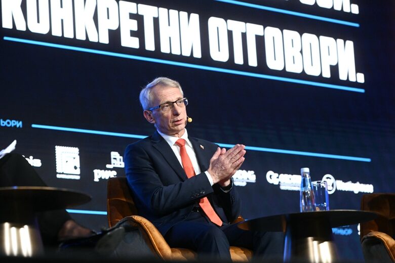 "Ще работим въпреки притесненията, съпротивата от търсещи политически и синдикални дивиденти", каза Денков