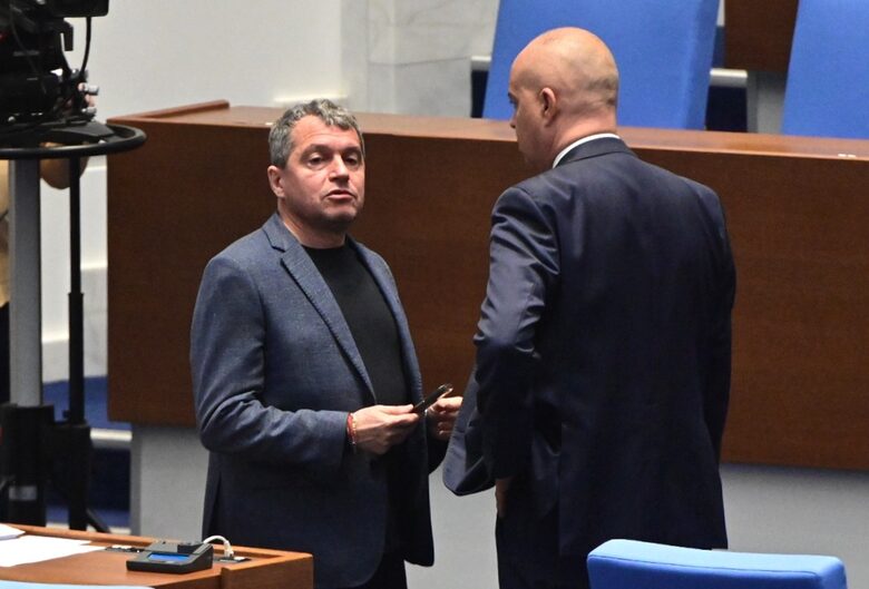 За "Има такъв народ" "Продължаваме промяната - Демократична България" е жалка и не заслужава да управлява