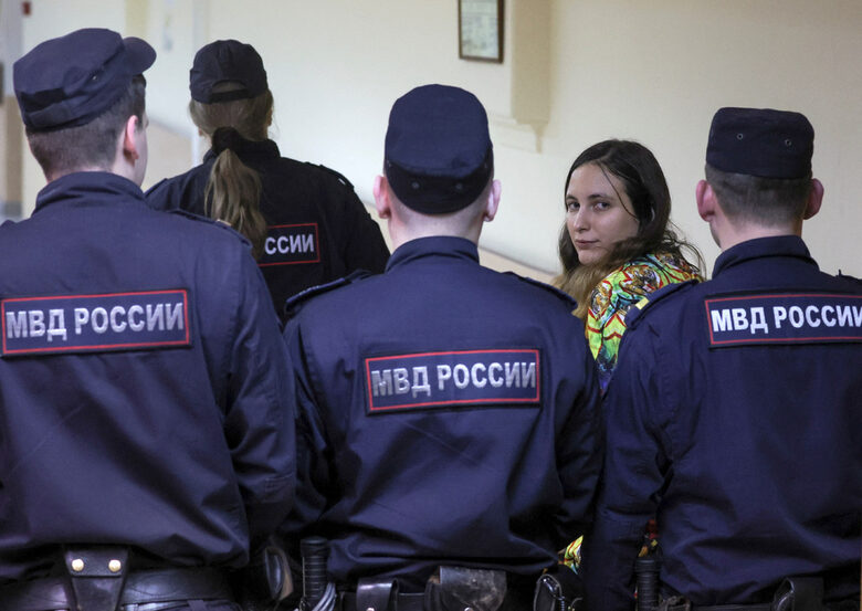 Много войни и полюси в свят като супермаркет – в какво си представят, че (ще) живеят милиарди хора