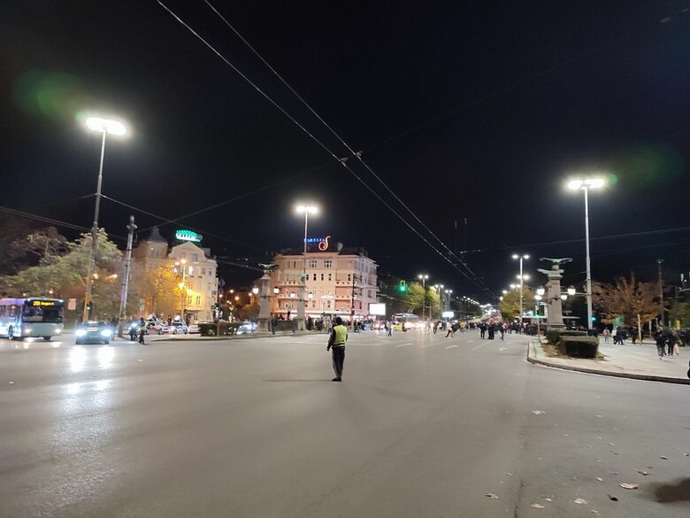 "Орлов мост" отново е блокиран, градският транспорт закъснява, ползвайте метро