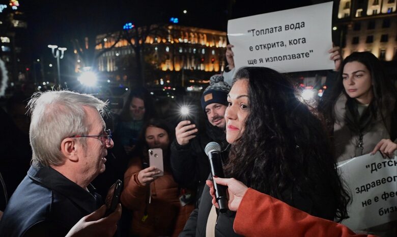 Родители искат оставката на ръководството на ИСУЛ, Хинков определи протеста като провокация
