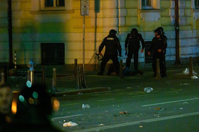Как МВР предсказа безредиците в София. И после ги улесни