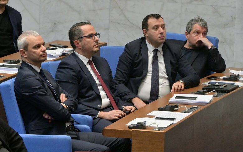 парламентарните групи на "Възраждане" и "Има такъв народ"