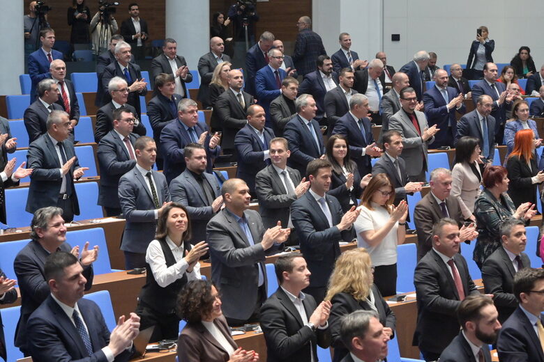 Какво предстои след промените в Конституцията