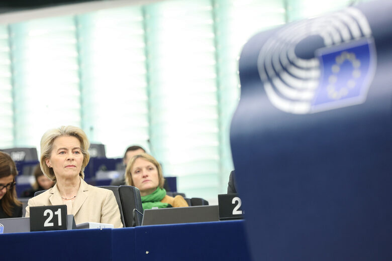 Евродепутатите подложиха на остра критика Европейската комисия, че е платила 11 млрд. евро на Украйна, без да провери обстойно дали тя е изпълнила предварителните условия за това