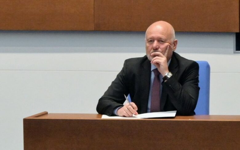 Опозицията използва изслушване на министър на отбраната в парламента, за да му поиска отново оставката Опозицията използва изслушване на министър на отбраната в парламента, за да му поиска отново оставката