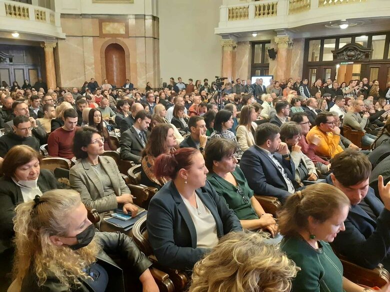 Аулата беше пълна с желаещи да научат как ще се управлява София през новия кметски мандат