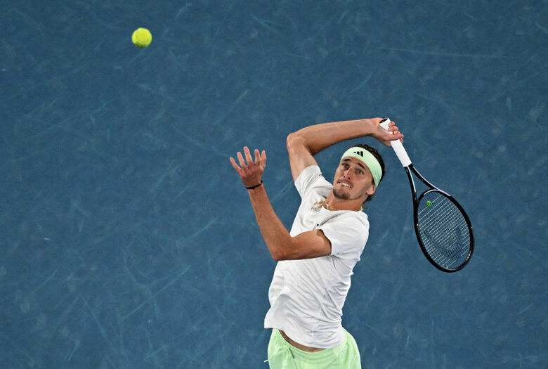 Медведев обърна Зверев в зрелищен петсетов мач и достигна до финала в Australian Open