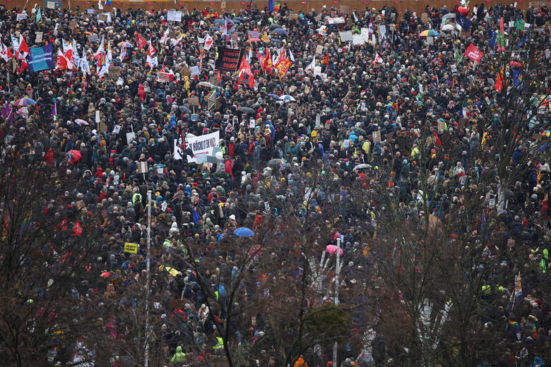 Близо 200 хил. излязоха на поредните протести в Германия срещу крайната десница