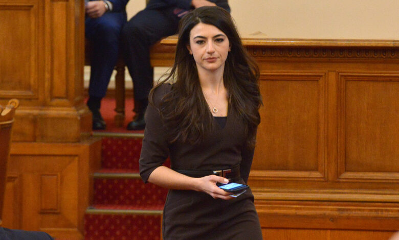 Лена Бориславова допусна оформянето на нов меморандум след преговори с ГЕРБ