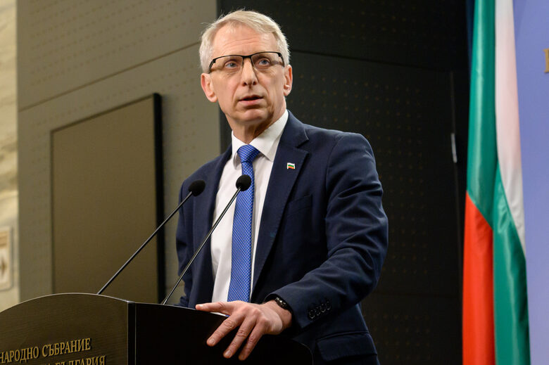 Премиерът: Борисов непрекъснато примъква ДПС, но ние не трябва да сме съгласни