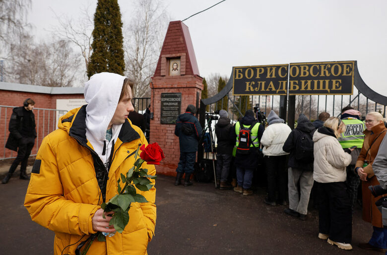 Гробището не е затворено, заявиха властите