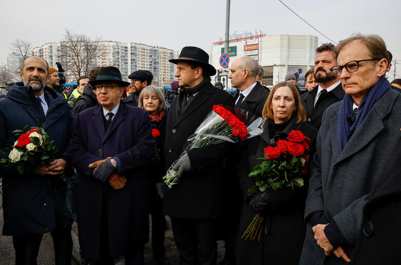 Западни посланици пристигнаха за прощаването с Навални