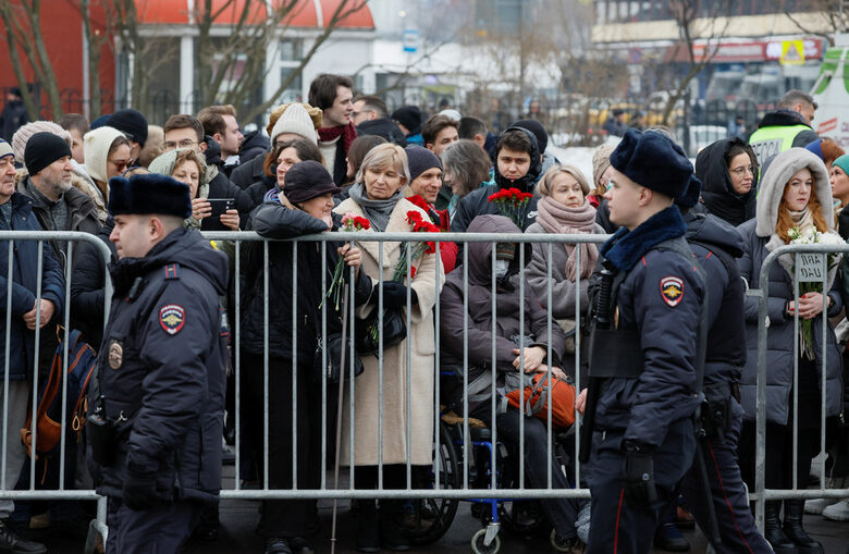 Има много полиция, но няма напрежение и арести